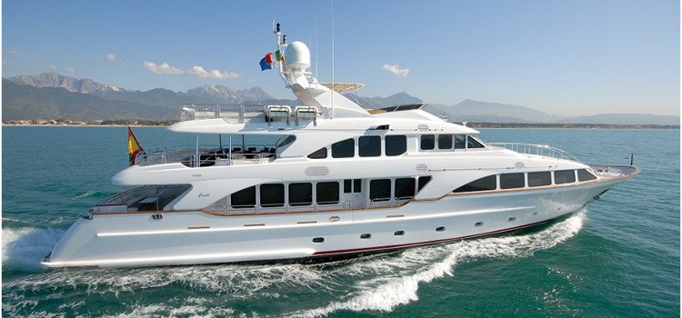 Alquilar yate benetti en Ibiza. Navegar en Ibiza.