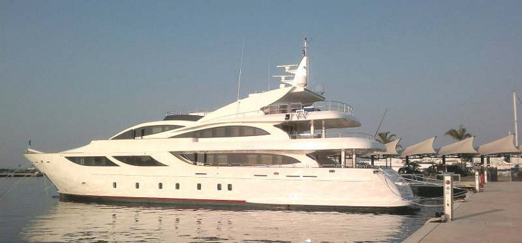 Alquilar Yate Oassive en Ibiza. Navegar en Ibiza.