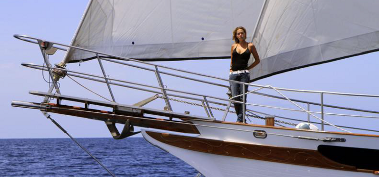 alquilar un velero clasico en Ibiza. Octopus C. Navegar en Ibiza.