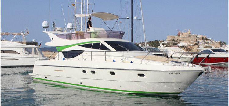 Alquilar yate Ferreti 460 en Ibiza, navegar en ibiza.