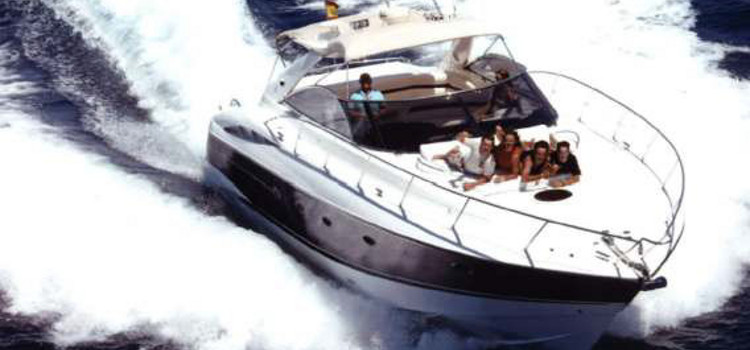 alquilar yate sunseeker camargue 50. Navegar en ibiza.