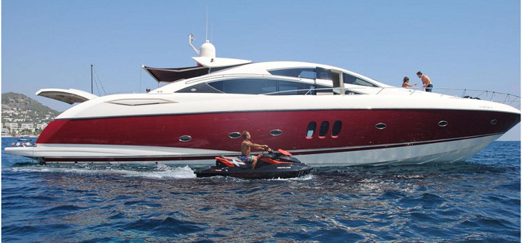alquilar yate Sunseeker Predator 82 en ibiza. Navegar en ibiza.